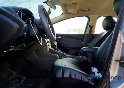 2013 Ford Focus Se z USA, uszkodzony, nr VIN 1FADP3K28DL302661